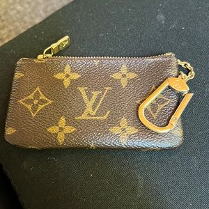 Authentic Louis Vuitton key chain w/ change pouch